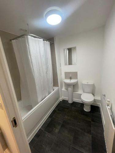 NEW Modern Spacious 1 Bed Apartment - Tap to explore photos