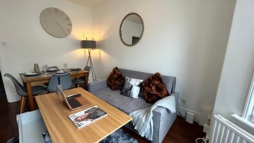 Qties Beautiful Abode Brixton - Tap to explore photos