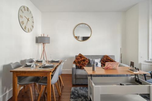 Qties Beautiful Abode Brixton - Tap to explore photos