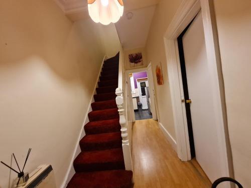 London Bliss House in SE6 - Tap to explore photos