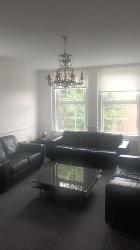 Elegant Flat in St Johns Wood - Tap to explore photos
