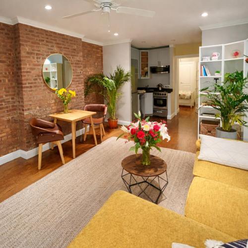 Luxury 1BD Unit in Midtown West - Tap to explore photos
