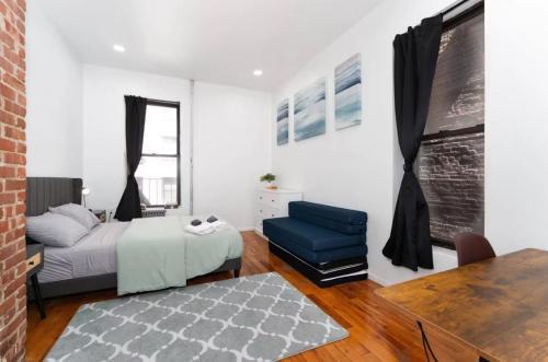 Lavish Downtown Manhattan Oasis in Union Square - Tap to explore photos