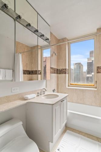 Elegant 2bed 2bath apt - Tap to explore photos