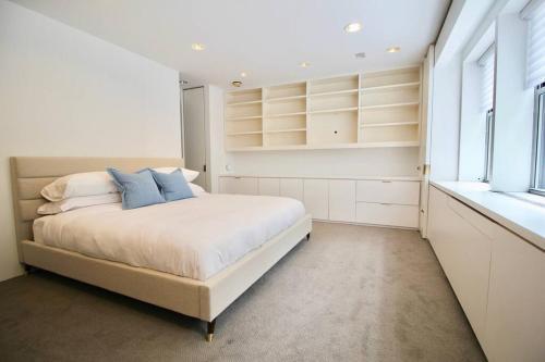 Private Townhome near UN - Tap to explore photos