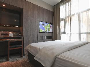 Amrise Hotel Kitchener, Check In 9PM, Check Out 8AM - Tap to explore photos