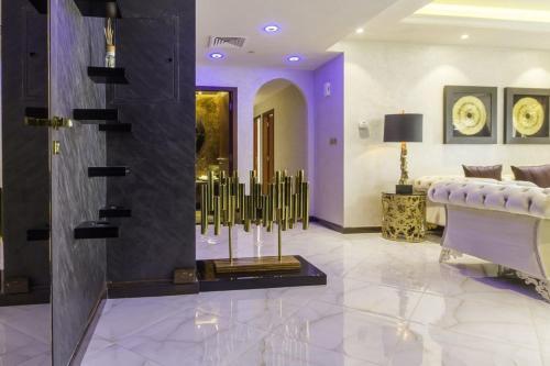 Luxury 3BD APT ST - Tap to explore photos