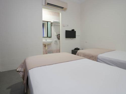 Amrise Hotel, Check in at 10PM, Check out at 9AM - Tap to explore photos