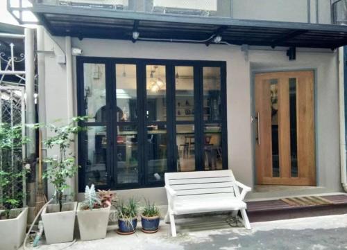 Bangkok Silom chat box hostel