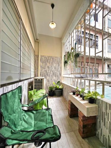 Cozy Gallery Studio at Chinatown - Tap to explore photos