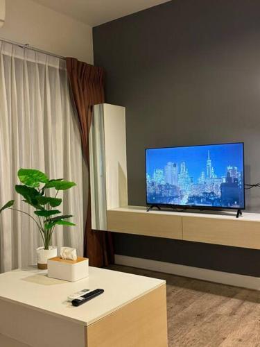 Family Room in Charan Pinklao - Tap to explore photos