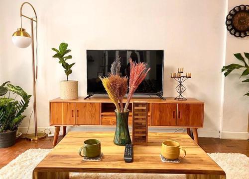 Flip Flop In Townhouse - Tap to explore photos