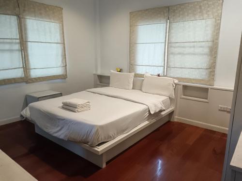 jomtien 5BR villa - Tap to explore photos