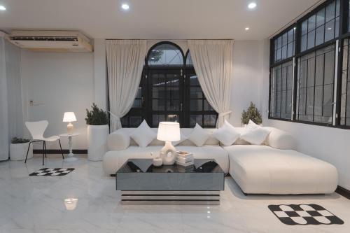 Single house 5BR parking and kitchen in Sukhumvit49-1