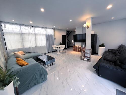 Single house 4BR parking and kitchen in Sukhumvit49-1 - Tap to explore photos