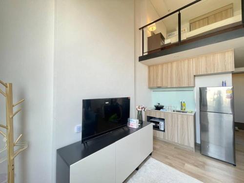 2209 Duplex apartment 高层景观公寓 BTS ON NUT - Tap to explore photos