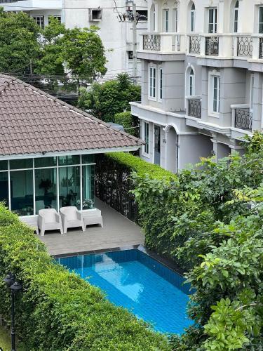 Entire 3BR Townhome, Pool, Sukhumvit, BTS&MRT Asok - Tap to explore photos