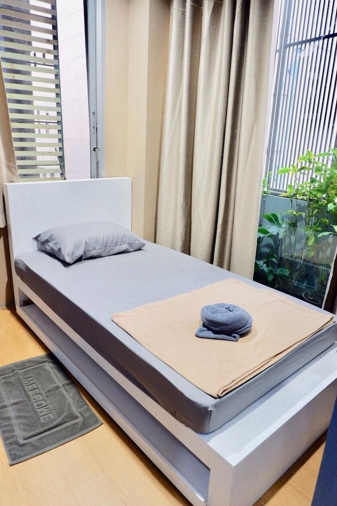 Sleep Cafe at Hidee Room Type - Single Room, Balcony