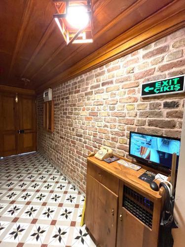 Authentic Turkish Home Family Room - Tap to explore photos