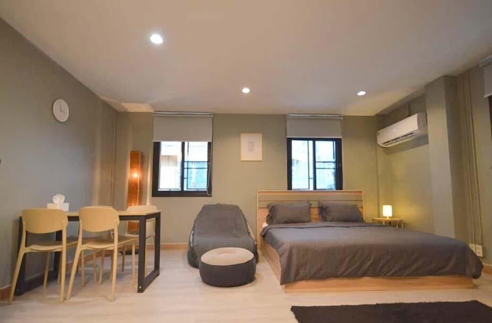 57 Hidden House BKK Chinatown Room Type - King Room with Balcony, 4th Floor