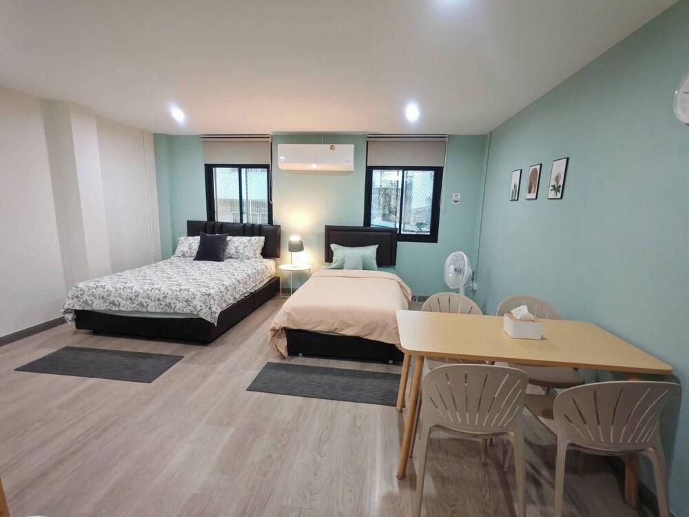57 Hidden House BKK Chinatown Room Type - Deluxe Triple Room