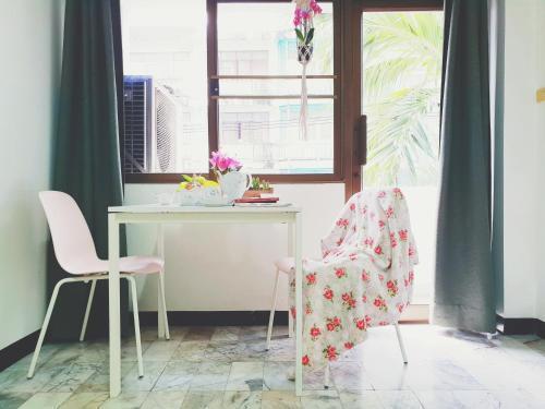 Single Beds, Private Bath & Balcony, Shared Kitchen with Local Family by Pillows & Purrs - Tap to explore photos