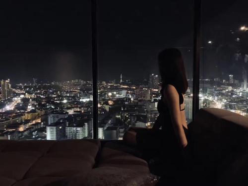 芭提雅The base公寓网红无边泳池 距离海边200多米 步行可到步行街酒吧街商场蒂夫尼人妖秀