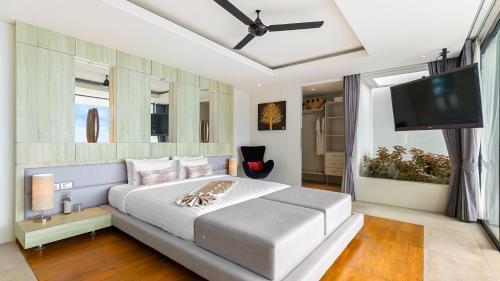 Zest : Ultra-Luxurious Five Star Villa - Tap to explore photos