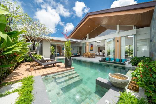 Villa private swimming pool and garden Phuket Free Airoport Pick up from 7 days