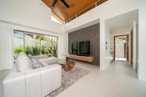 Villa private swimming pool and garden Phuket Free Airoport Pick up from 7 days - Tap to explore photos