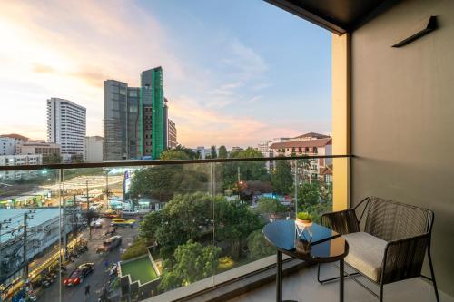 Vacaystation Edge Central Pattaya - Tap to explore photos