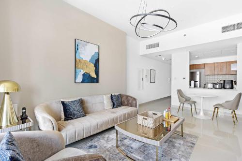 Silkhaus Big Layout unit Near Reem Mall - Tap to explore photos