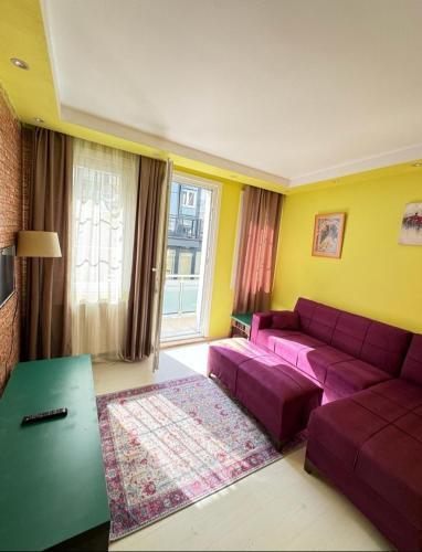 Plaesant apartment with Balcony - Tap to explore photos