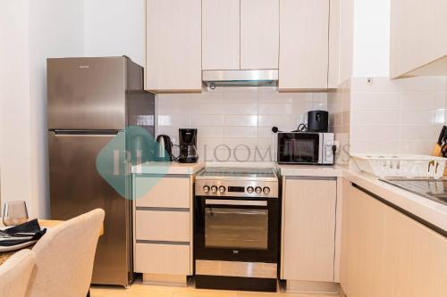 Bloomfields Stylish 1BR in Waters Edge - Tap to explore photos