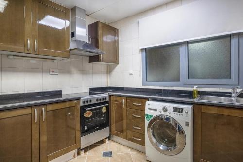 SPACIOUS 3 Bedroom Apartment (Sea View) - Tap to explore photos