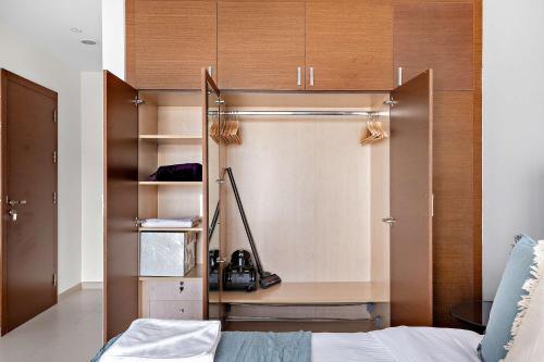 Silkhaus Modern Chic 1BDR in a New Tower - Tap to explore photos