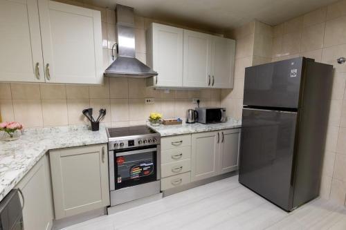 Supurb 2 Bed Apt Beach Front (City View) - Tap to explore photos
