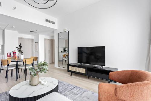 Silkhaus Vacation Homes Luxury 1BDR with easy access to the Canal - Tap to explore photos