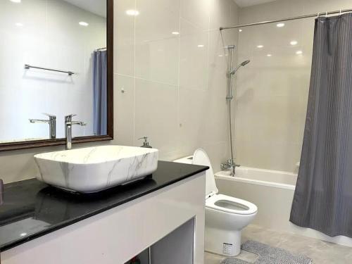 3 Bedroom panoramic penthouse with kitchen - Tap to explore photos