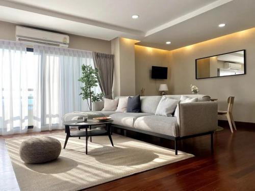 3 Bedroom panoramic penthouse with kitchen - Tap to explore photos