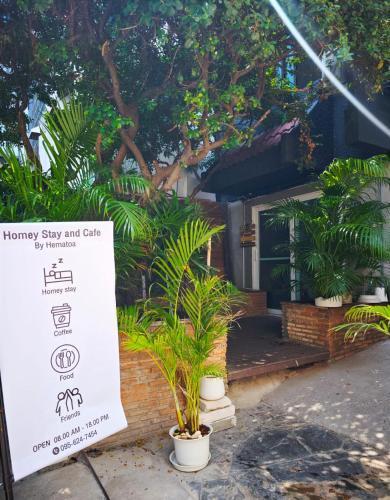 homey stay and cafe by hematoa - Tap to explore photos