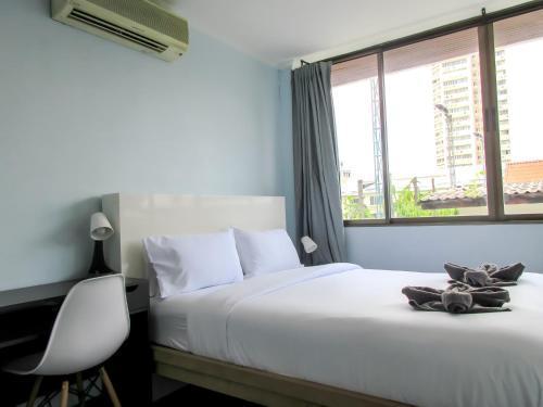420 Hostel - Ekkamai Buds & Beds - Tap to explore photos