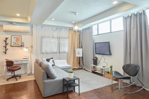 Spacious Design Loft with Rooftop - Tap to explore photos