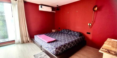 Hash Apartment Silom Soi 3 - hip and funky with rooftop view