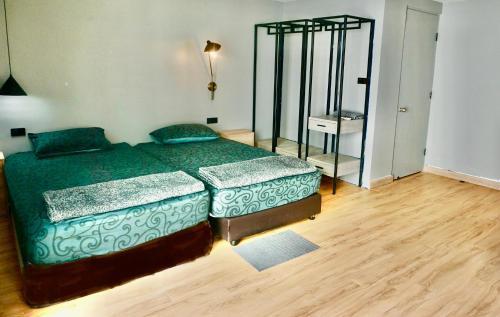 Hash Apartment Silom Soi 3 - hip and funky with rooftop view - Tap to explore photos
