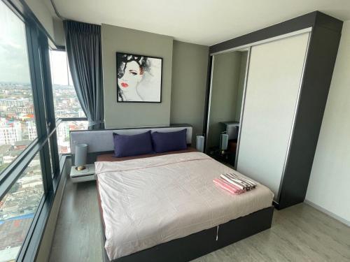 The Base Central Pattaya Super condo - Tap to explore photos