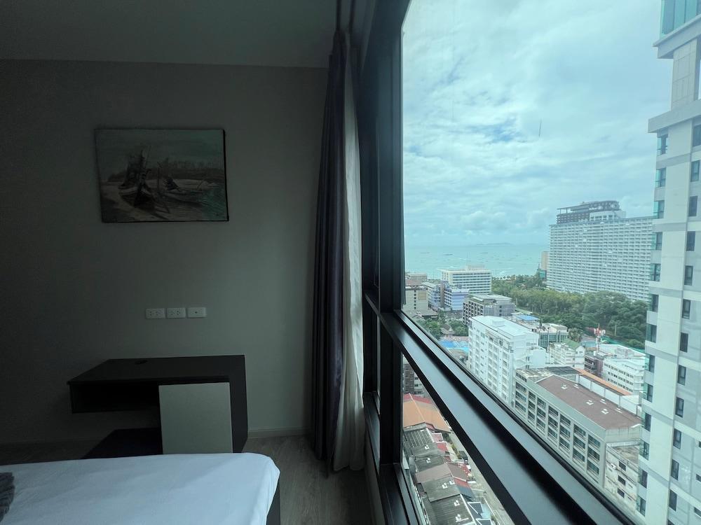 The Base Central Pattaya by Mickey Room Type - Modern 1BR with Long Balcon
