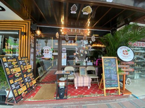 Happiness Community Wake & Bake Hostel - Rooftop Bar & Bistro - Tap to explore photos