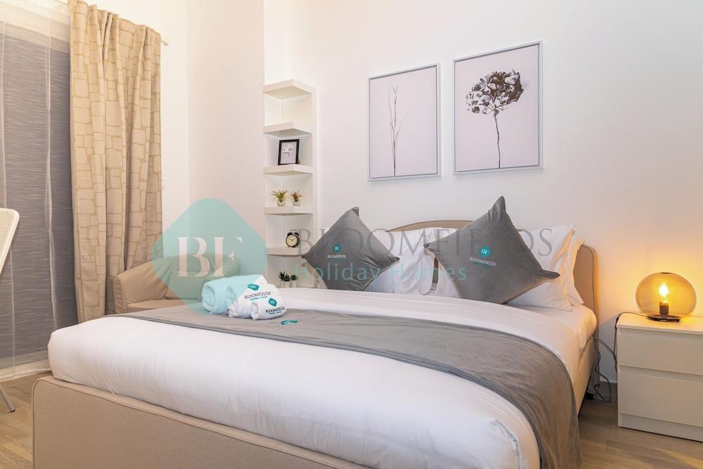 Bloomfields Iconic STU in Waters Edge