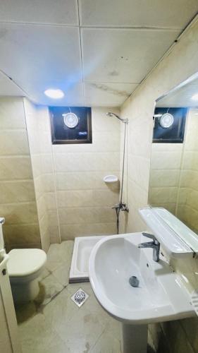 One Private Room Sharing Apartment Flat 31 Room 3 - Tap to explore photos
